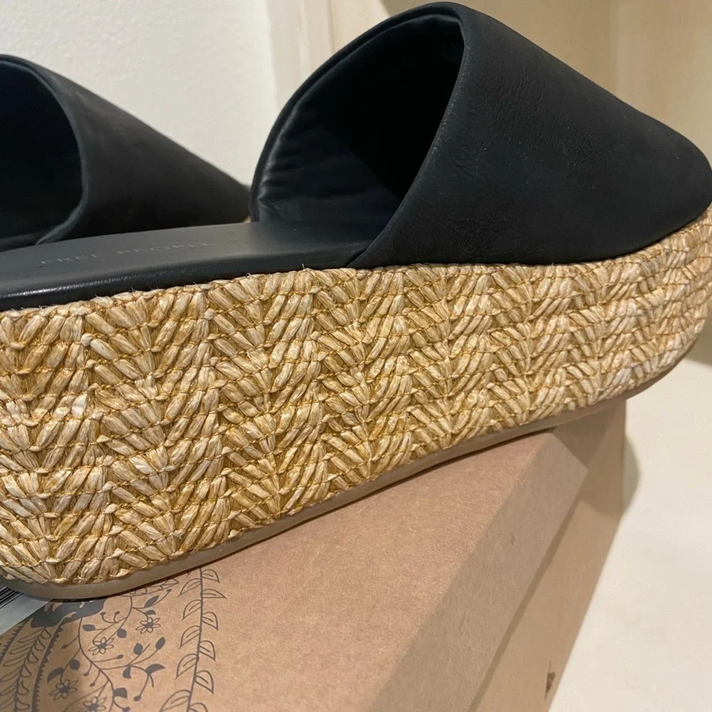 Free People women’s Black Platform Sandals size 9 new in box slip on